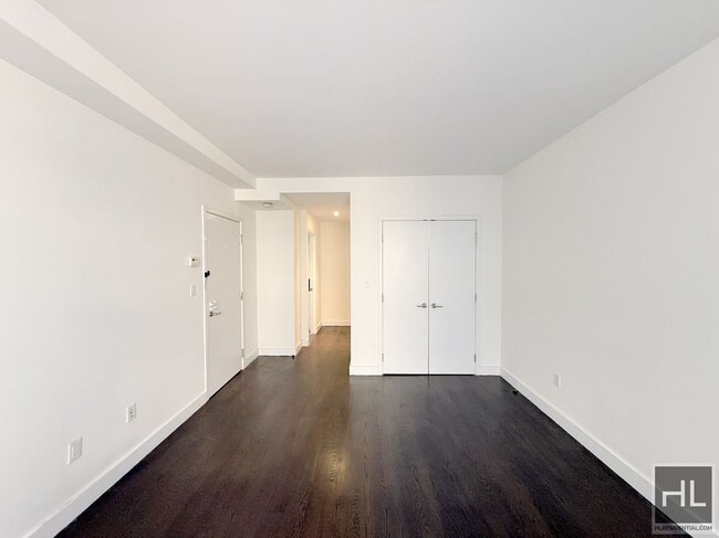 NO FEE 2 bed 2 bath with laundry in unit. | 21st floor | upper west side.