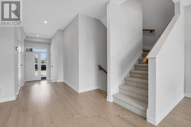 Photo - 285 Bankside Way