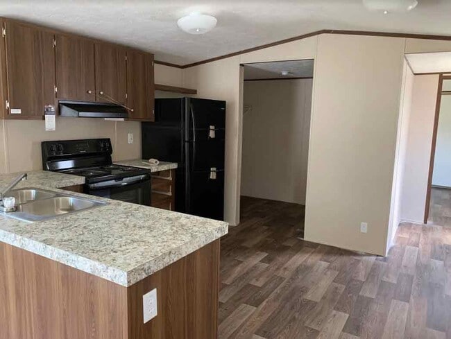 Photo - 1054 Meekins Rd