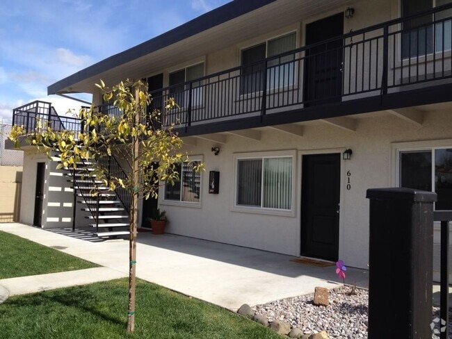 Building Photo - Iris Drive Unit 614 Iris Drive Rental