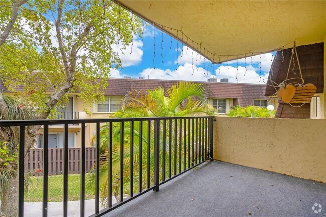 Building Photo - 13712 SW 90th Ave Unit 23 Rental