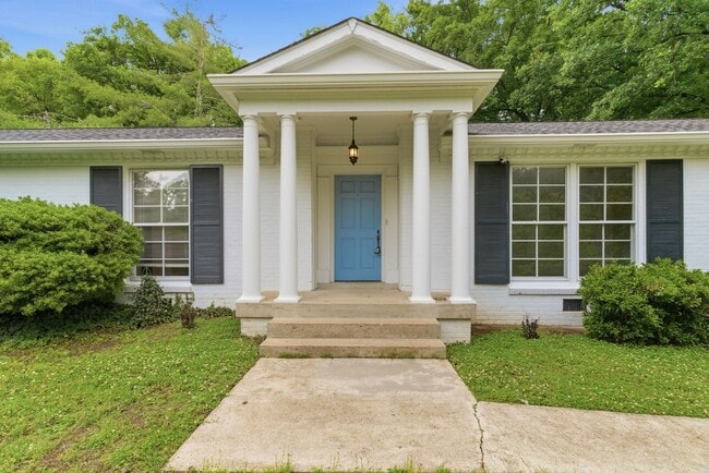 Building Photo - Spacious Ranch Home with Screened Porch & Large Yard in West Nashville