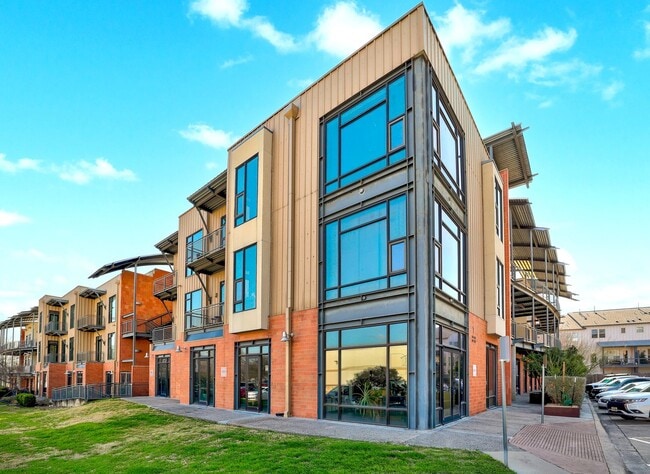 Building Photo - Gorgeous Contemporary 2/2 Condo in 78704