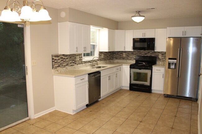 Kitchen - 915 Joseph club dr