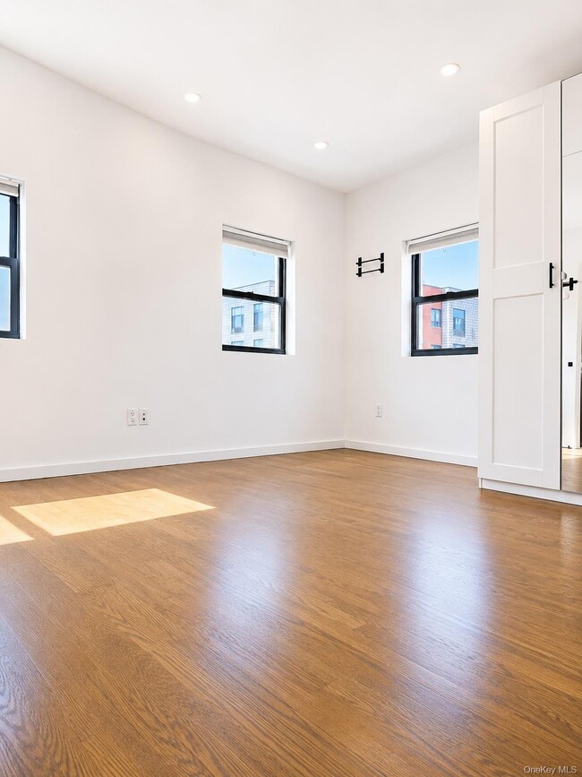 Photo - 20-01 Steinway St Unit 3