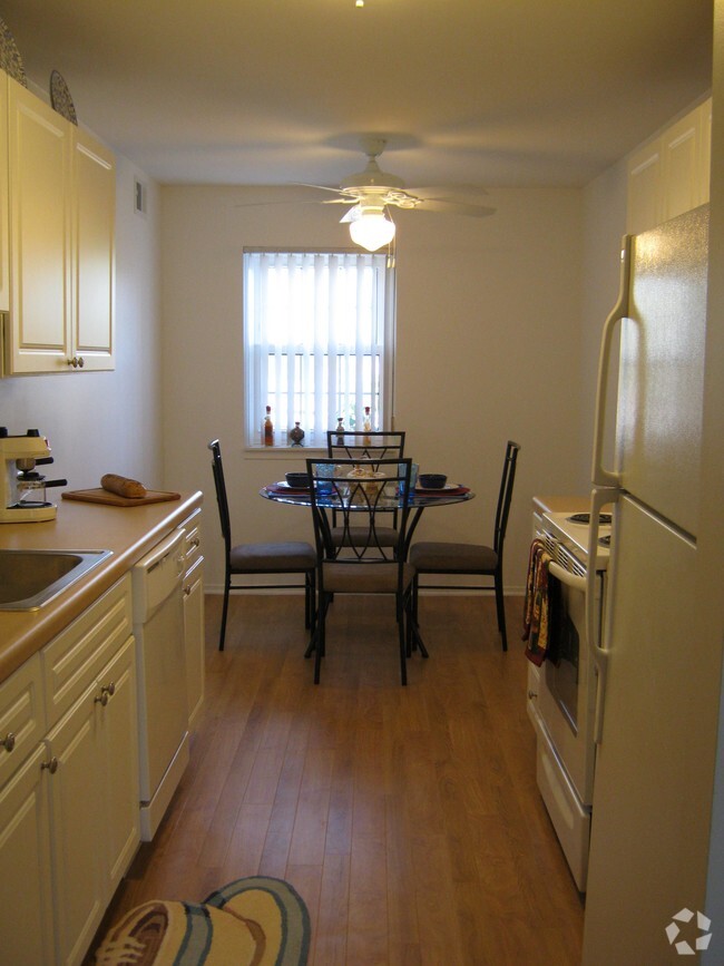 Cocina - Brookwood Apartments- Income restricted