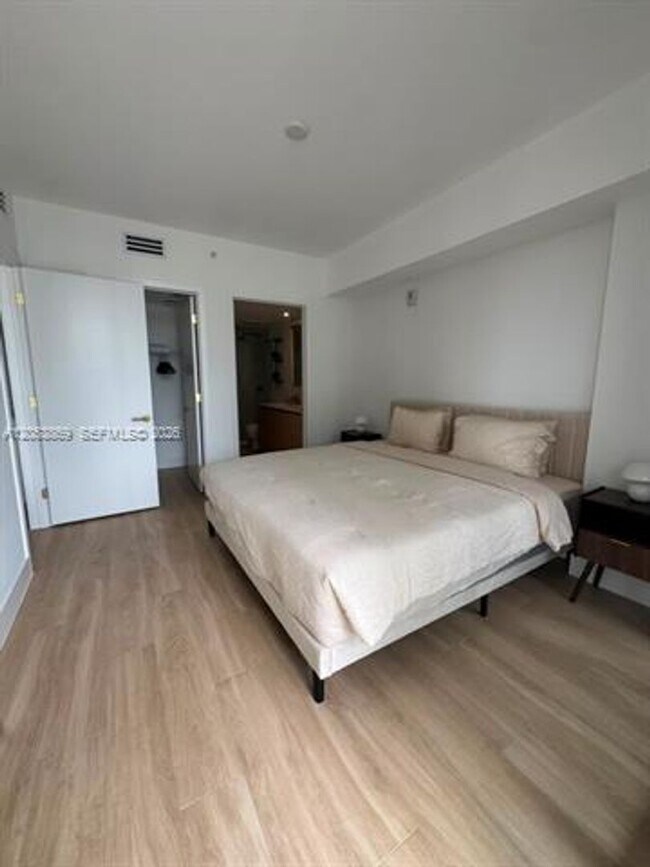 Photo - 90 NE 32nd St