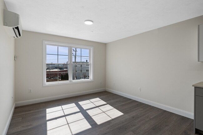 Photo - 472 Essex St Unit 401