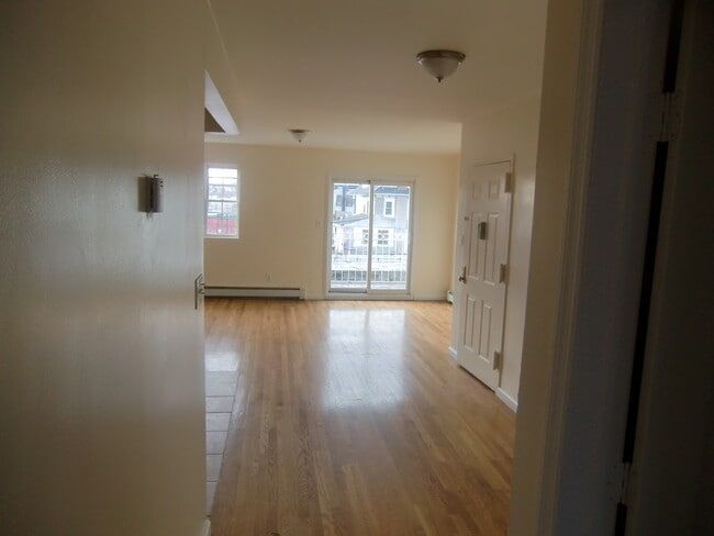 Photo - 2111 Dix Ave Apartments Unit 3 Fl