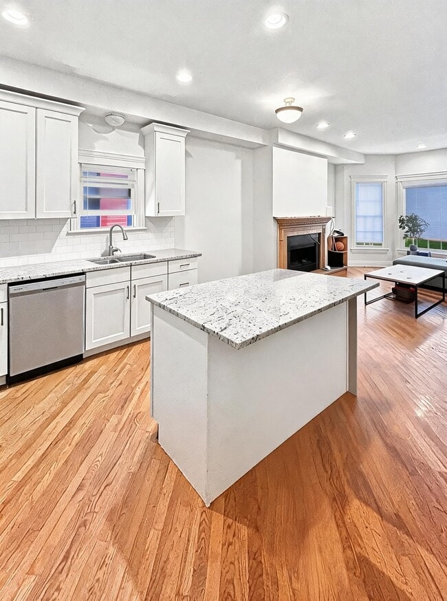 Photo - 1657 W Wrightwood Ave Unit 1W