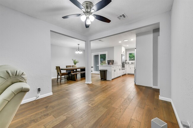 Photo - 4842 Hummingbird St