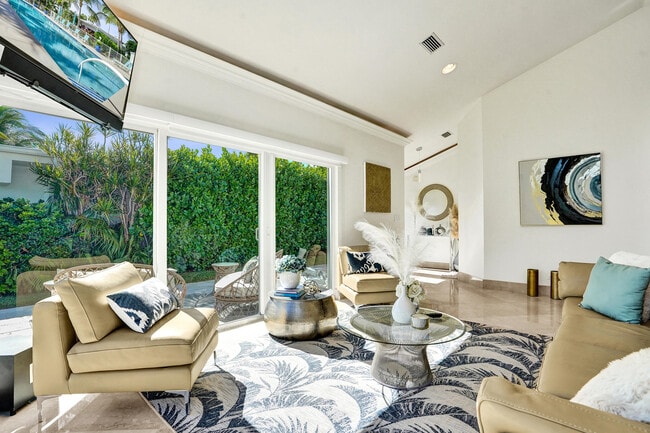 Photo - 1212 Hillsboro Mile Unit Villa 14