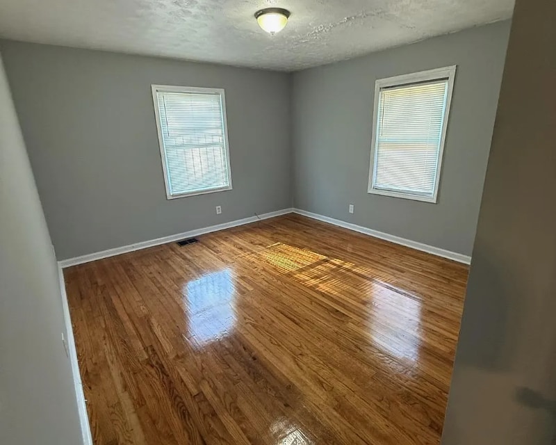 Photo - 659 Robert St NW