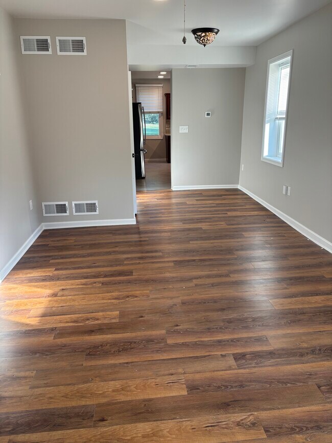 Photo - 290 N Cornwall Rd