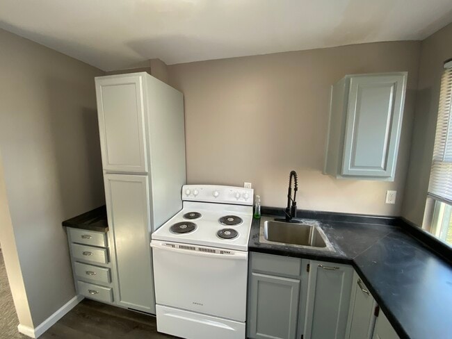 Photo - 942 N Schuyler Ave