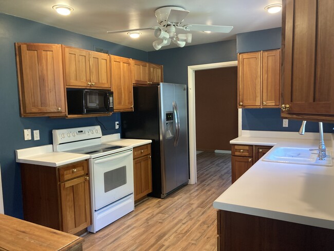 Kitchen - 1609 S Park Ave Casa