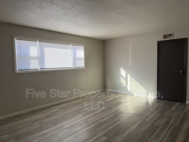 Photo - 205 W Allen St Unit 116