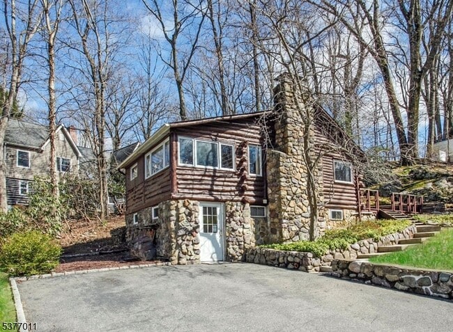 Building Photo - 3 Toboggan Trail Rental
