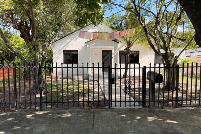 Building Photo - 360 NW 40th St