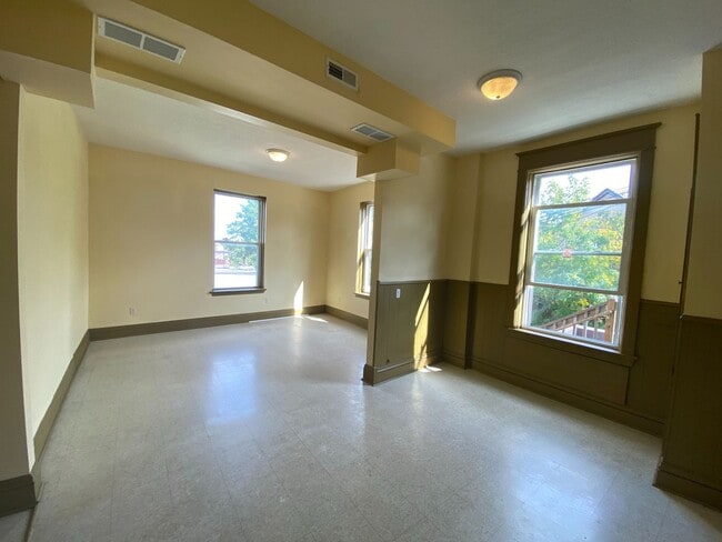 Building Photo - 786 7th St E Unit 2