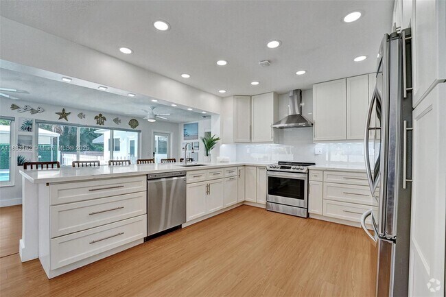 Building Photo - 1242 Hollywood Blvd Rental