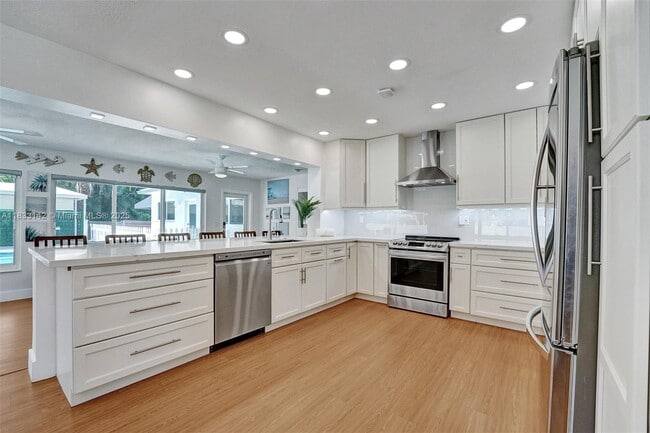 Building Photo - 1242 Hollywood Blvd Rental