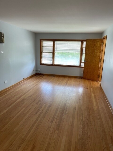 4570 N Narragansett Ave Unit 2