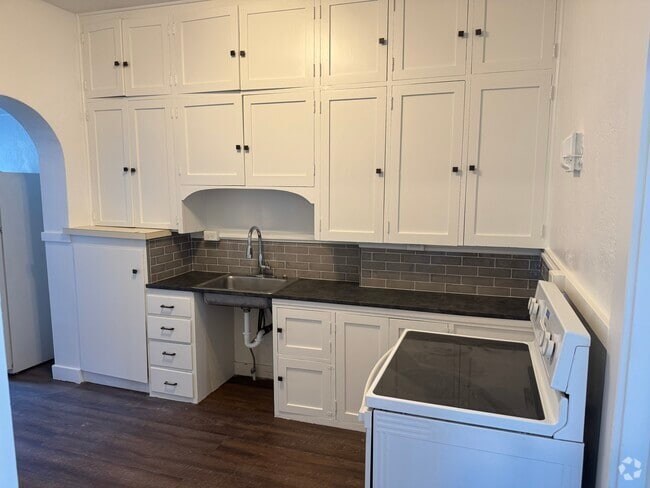 Building Photo - 315 W Halliday St Unit 3 Rental