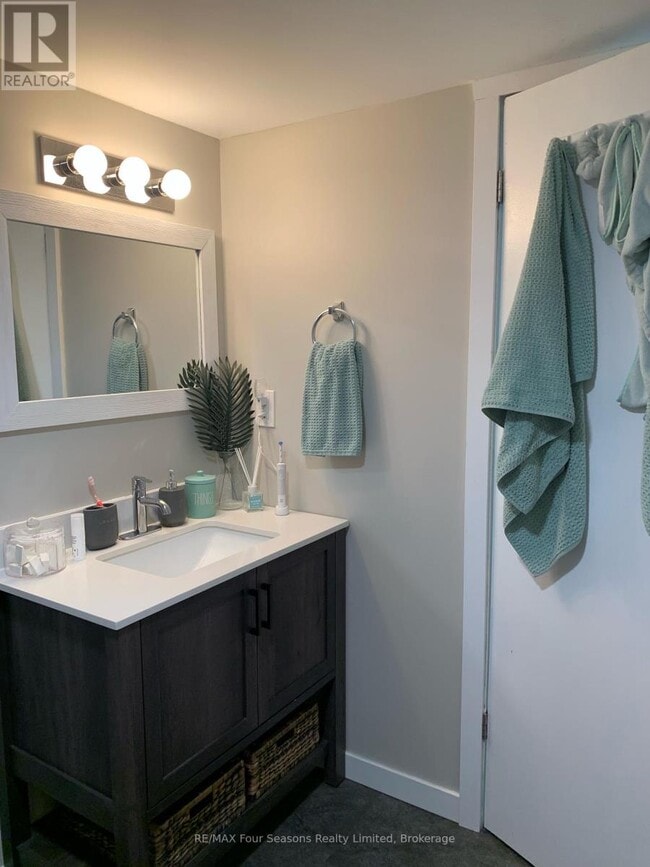Photo - 57 Courtice Crescent