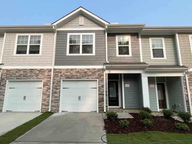 Building Photo - Stunning 3BD, 2.5BA Raleigh Townhome with ...