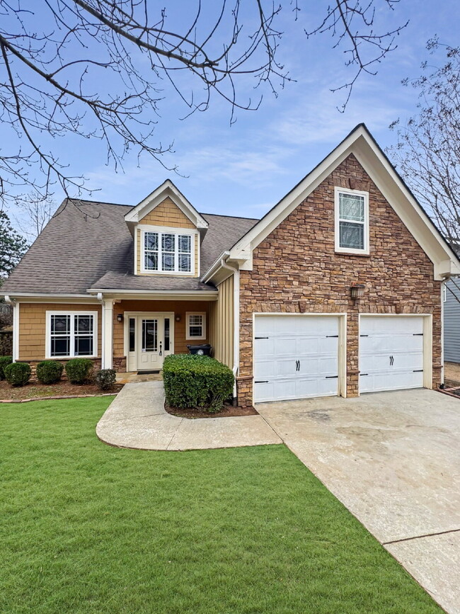 Building Photo - Gorgeous Home Available Immediately in City of Gainesville!