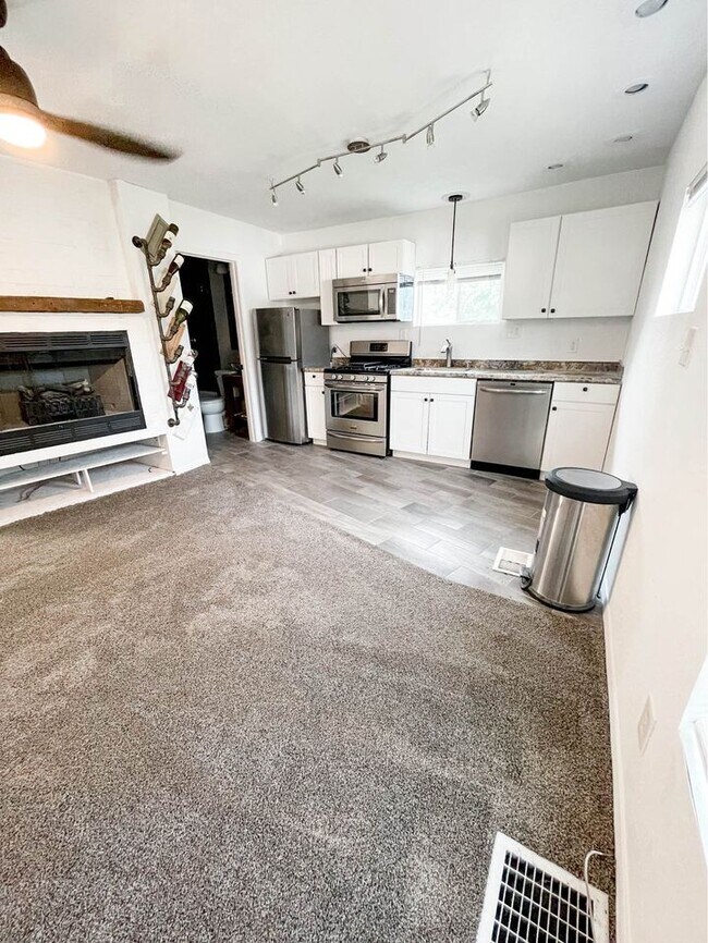 Photo - 1812 Higley Ave SE House