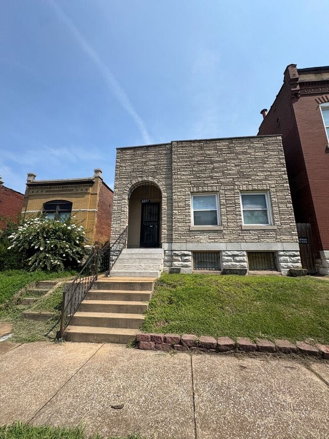 Building Photo - What a Gem! Rental