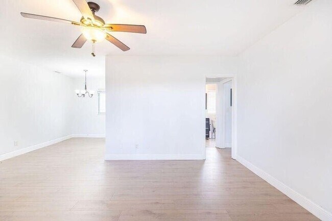 Photo - 426 NE 7th Ave