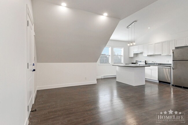 Photo - 1 Bed, 1 Bath Coach House with Den for Rent in Langley! Unité Coach House