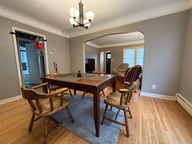 Photo - Stunning 5 Bed 2 Bath House Located in the...