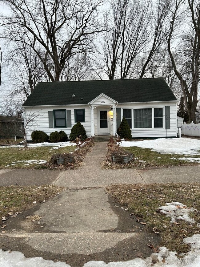 Building Photo - VF - 01 - Ferry St Unit 1802 Rental