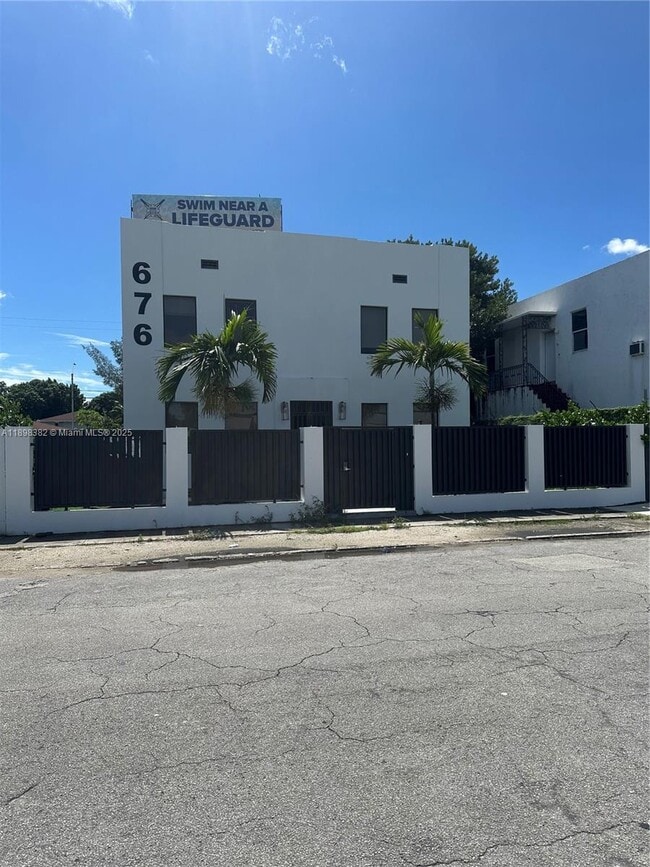 Photo - 676 NW 47th St Unidad 1