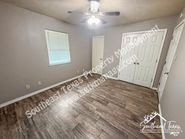 Photo - 290 Beach St