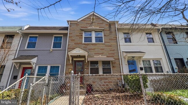 Photo - 1153 3rd St NE