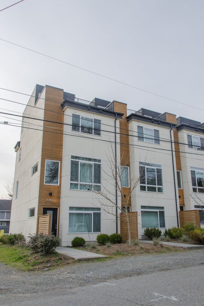 Building Photo - 3Bd/2.5Ba Seattle Townhouse