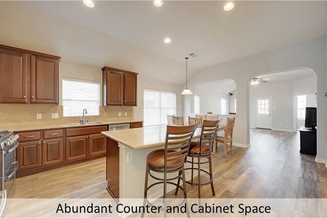 Photo - 2605 Salorn Way