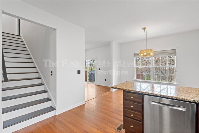 Photo - 1147 Coker Cir