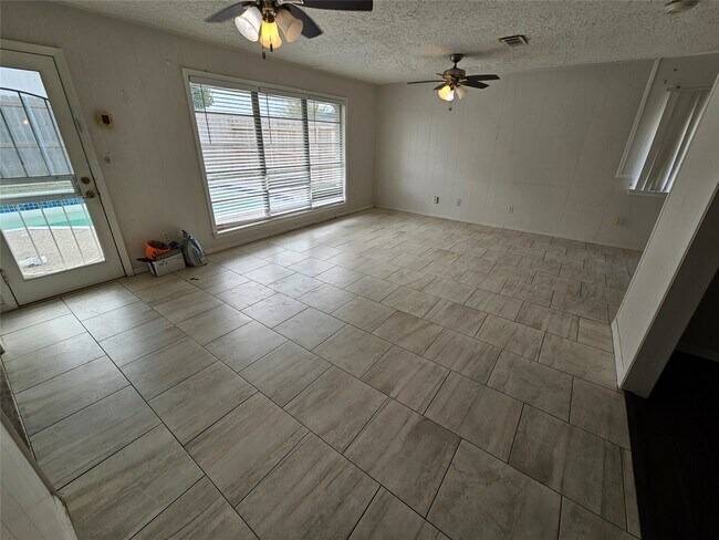 Photo - 5526 Whispering Creek Way