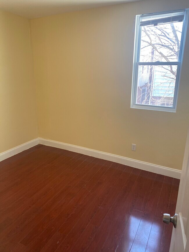 Photo - 5629 Malcolm St