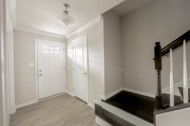 Foyer - 1171 Sunset Avenue Ext