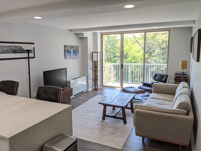 Living Area - 2500 N Van Dorn St Unit 510