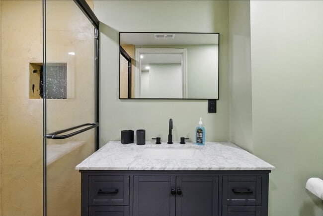 1232 W Lombard St