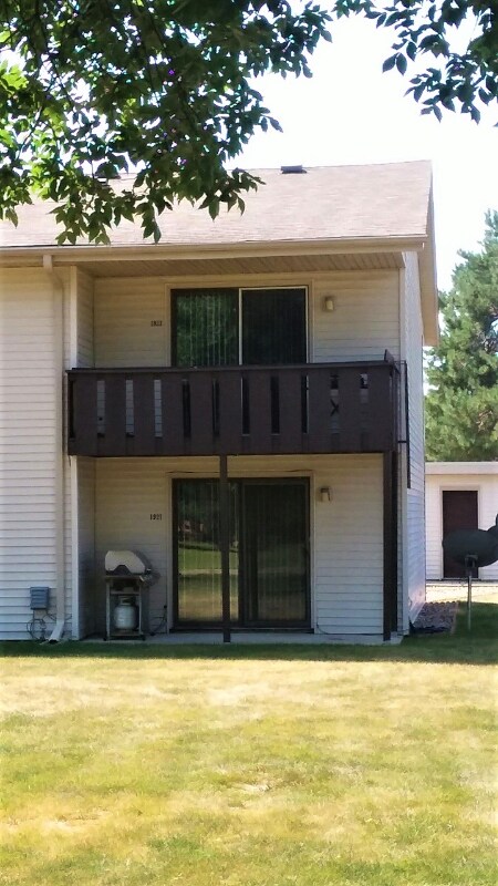 1923 NW Hickory Ln