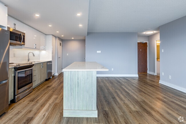 2BR, 1BA - 917SF - Kitchen/Living Room